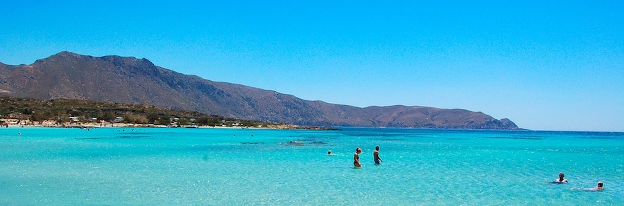 Playa de Creta, aguas turquesas, clima paradisíaco.