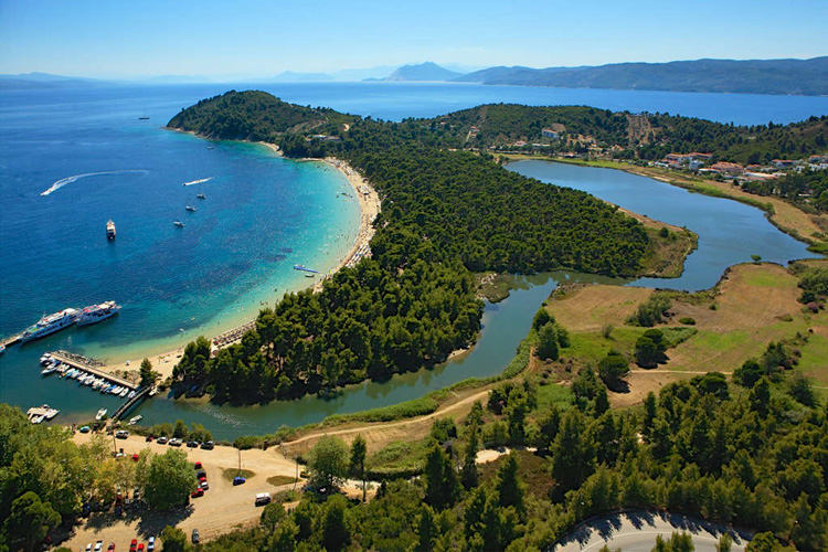 Playa de Koukounaries en Skiathos